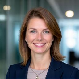 Professionelles Porträt von DI Anja Huber.